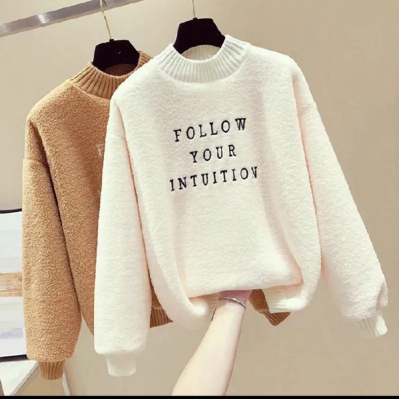 Last 1- Women’s soft fleece sweatshirt in cream. - Picture 7 of 7